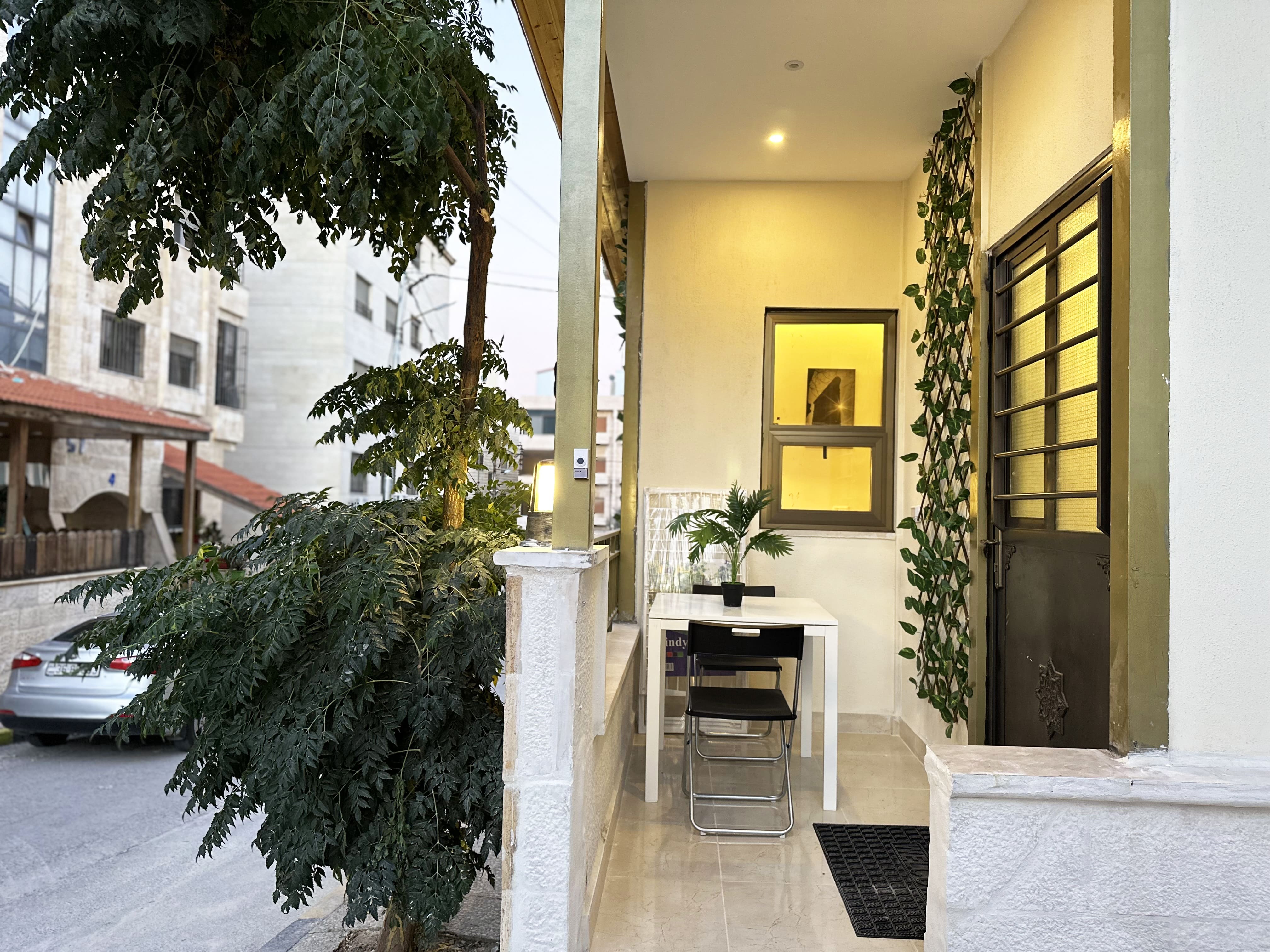 Mecca Street - One Room with Balcony